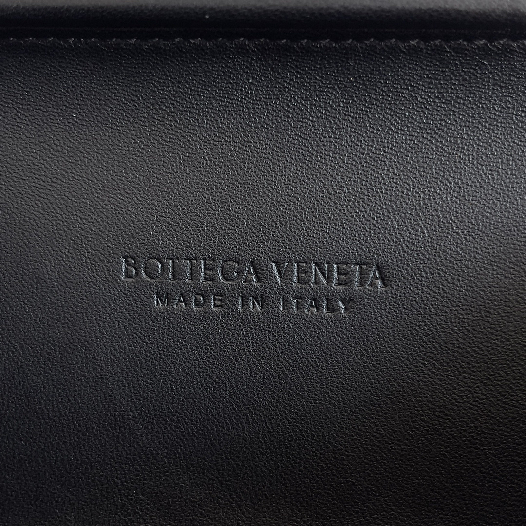 ボッテガ・ヴェネタ「Bottega Veneta」 2024春 フラワーウィーブイブニングバッグ