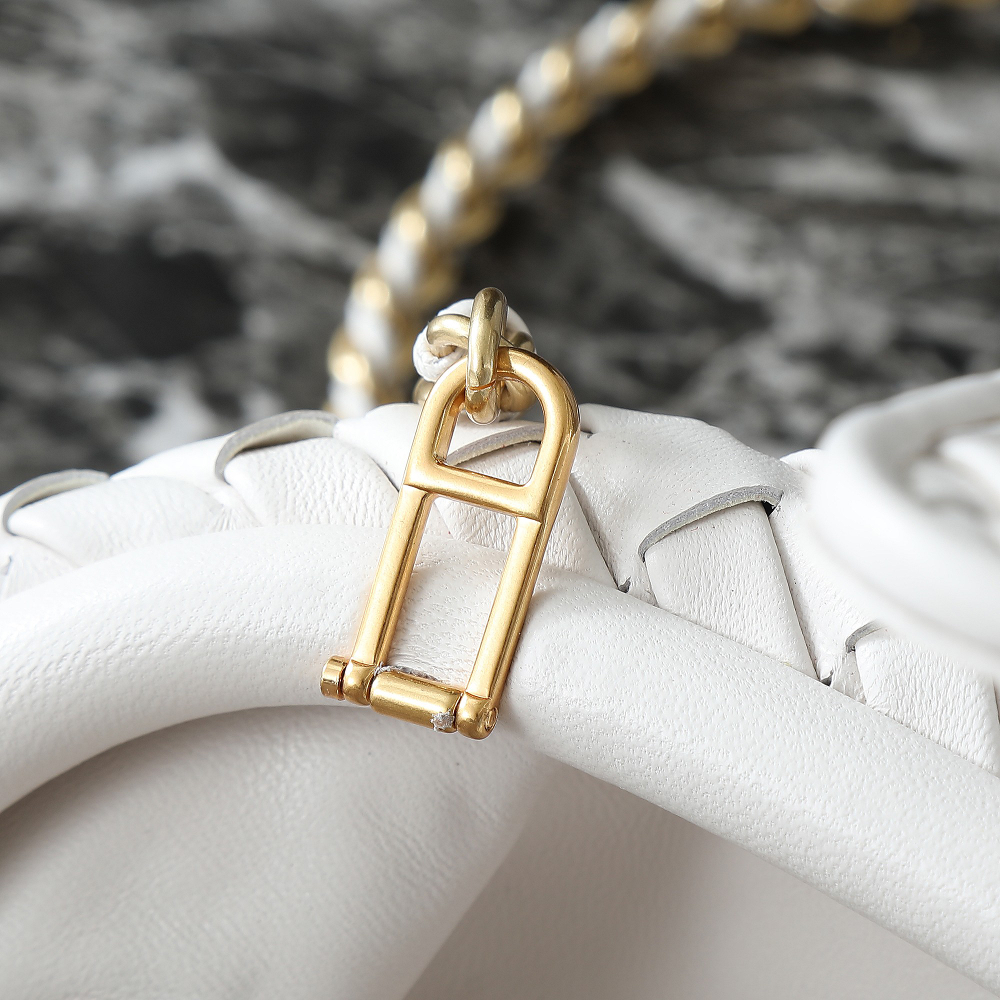 ボッテガ・ヴェネタ「Bottega Veneta」 Lauren 1980 Teen チェーンクラッチバッグ