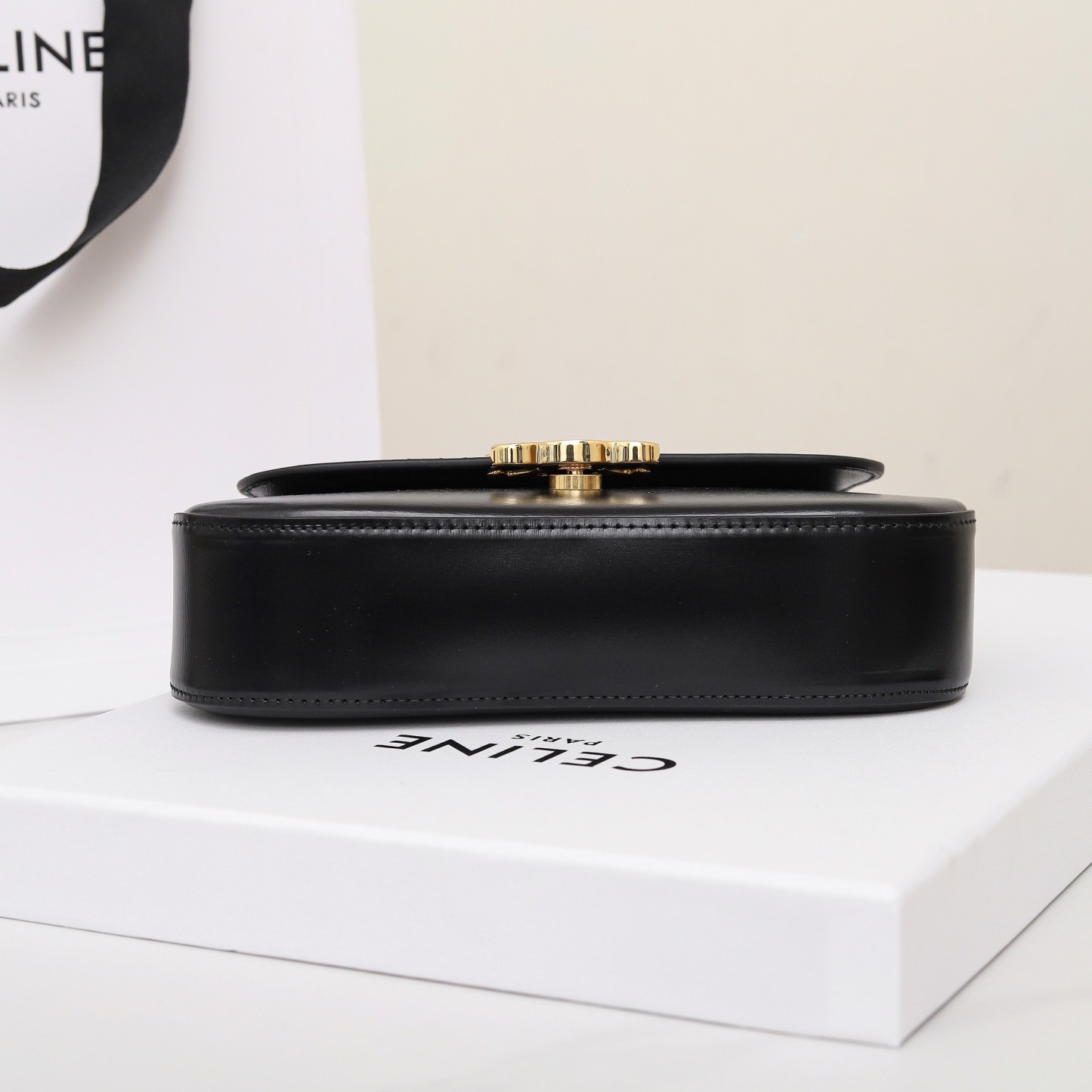 セリーヌ「Celine」Lola トライアンフ ショルダーバッグ