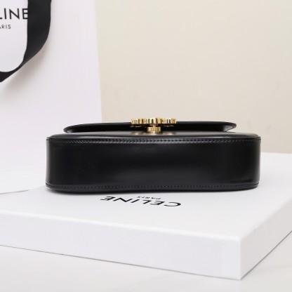 セリーヌ「Celine」Lola トライアンフ ショルダーバッグ