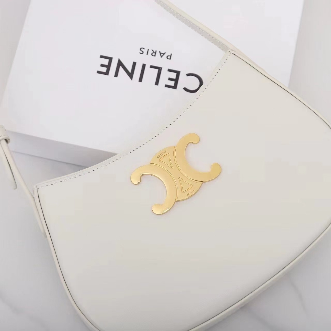 セリーヌ「Celine」Triomphe アンダーアームバッグ