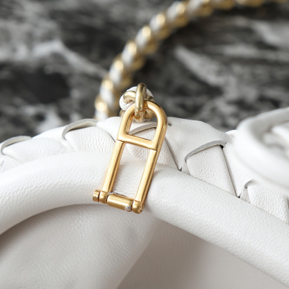 ボッテガ・ヴェネタ「Bottega Veneta」 Lauren 1980 Teen チェーンクラッチバッグ