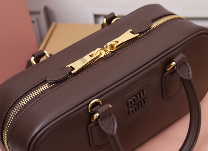 ミュウミュウ「Miu Miu」Matelassé ボウリングバッグ