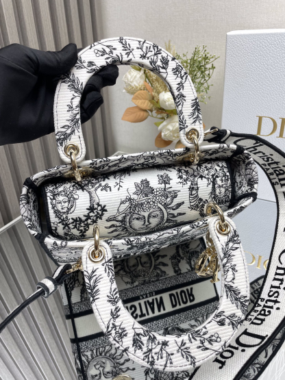 ディオール「Dior」Lady D-Lite ショルダーバッグ