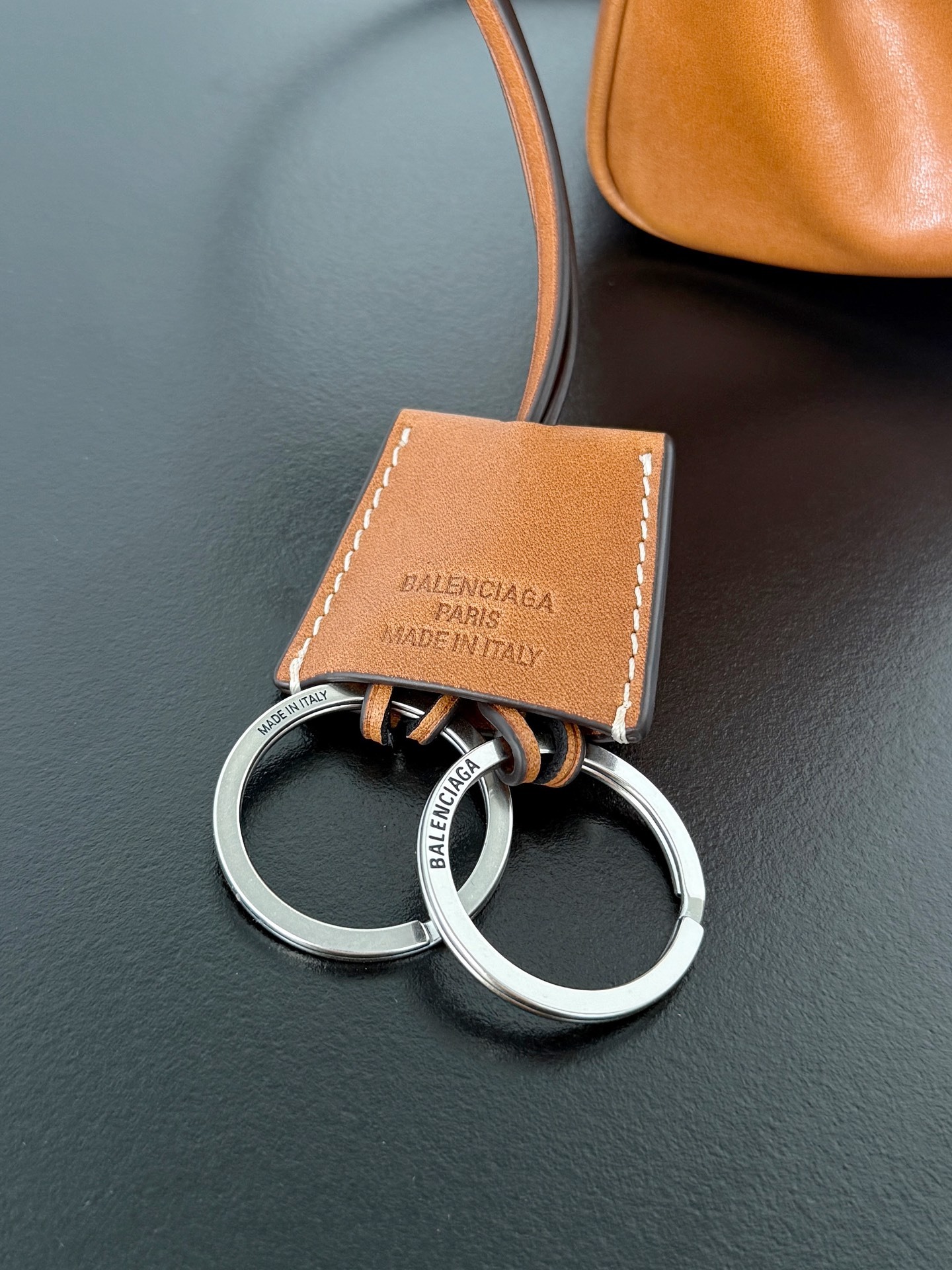 バレンシアガ「Balenciaga」Rodeo Drive スモールショルダーバッグ