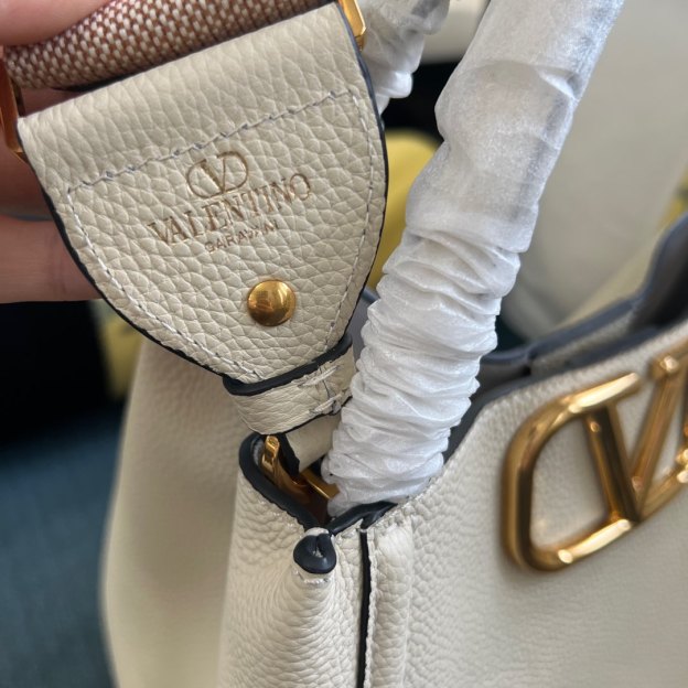 ヴァレンティノ「Valentino」ガラヴァーニ オールタイム レザー ショルダーバッグ