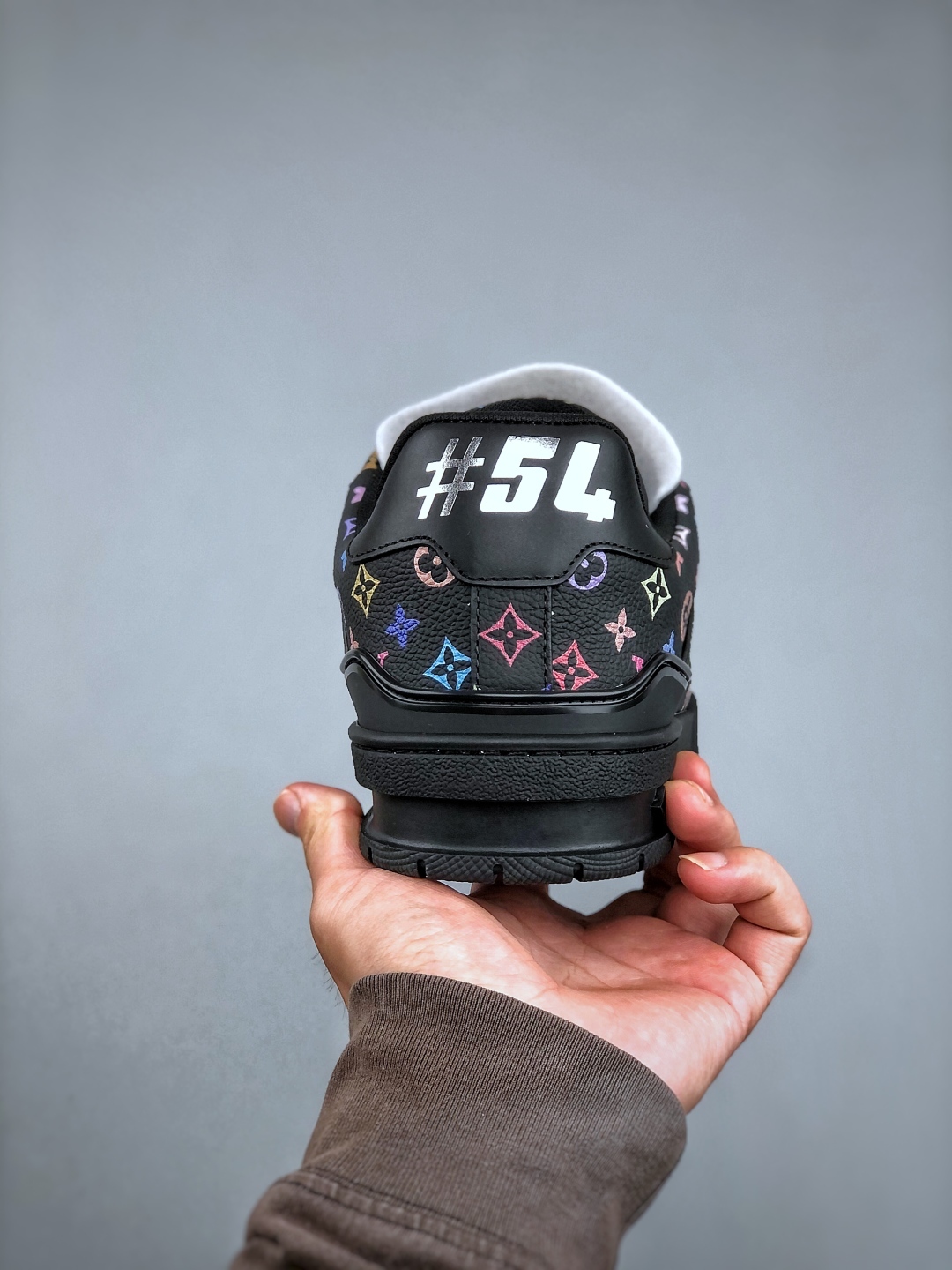 「コラボモデル」Louis Vuitton x Trainerローテクスニーカー