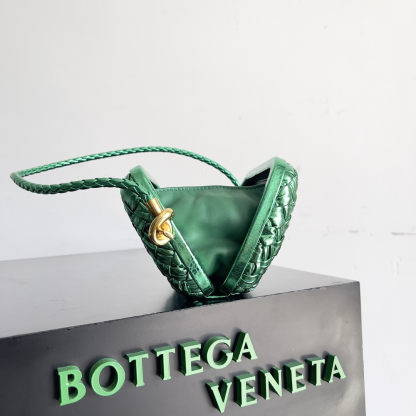 ボッテガ・ヴェネタ「Bottega Veneta」Knot ミナウディエール イブニングバッグ
