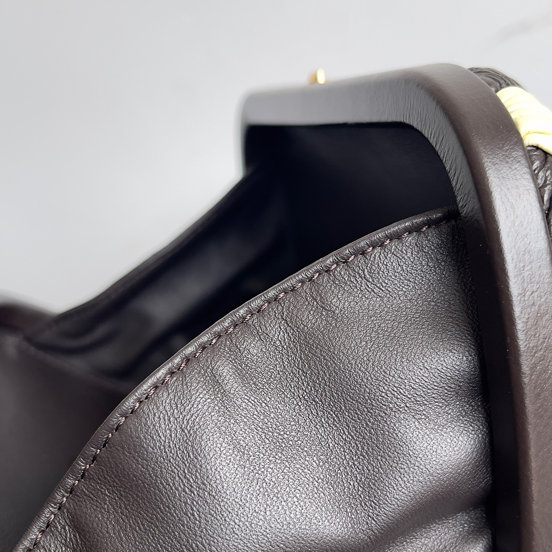 ボッテガ・ヴェネタ「Bottega Veneta」Knot イブニングバッグ クラシックリターン