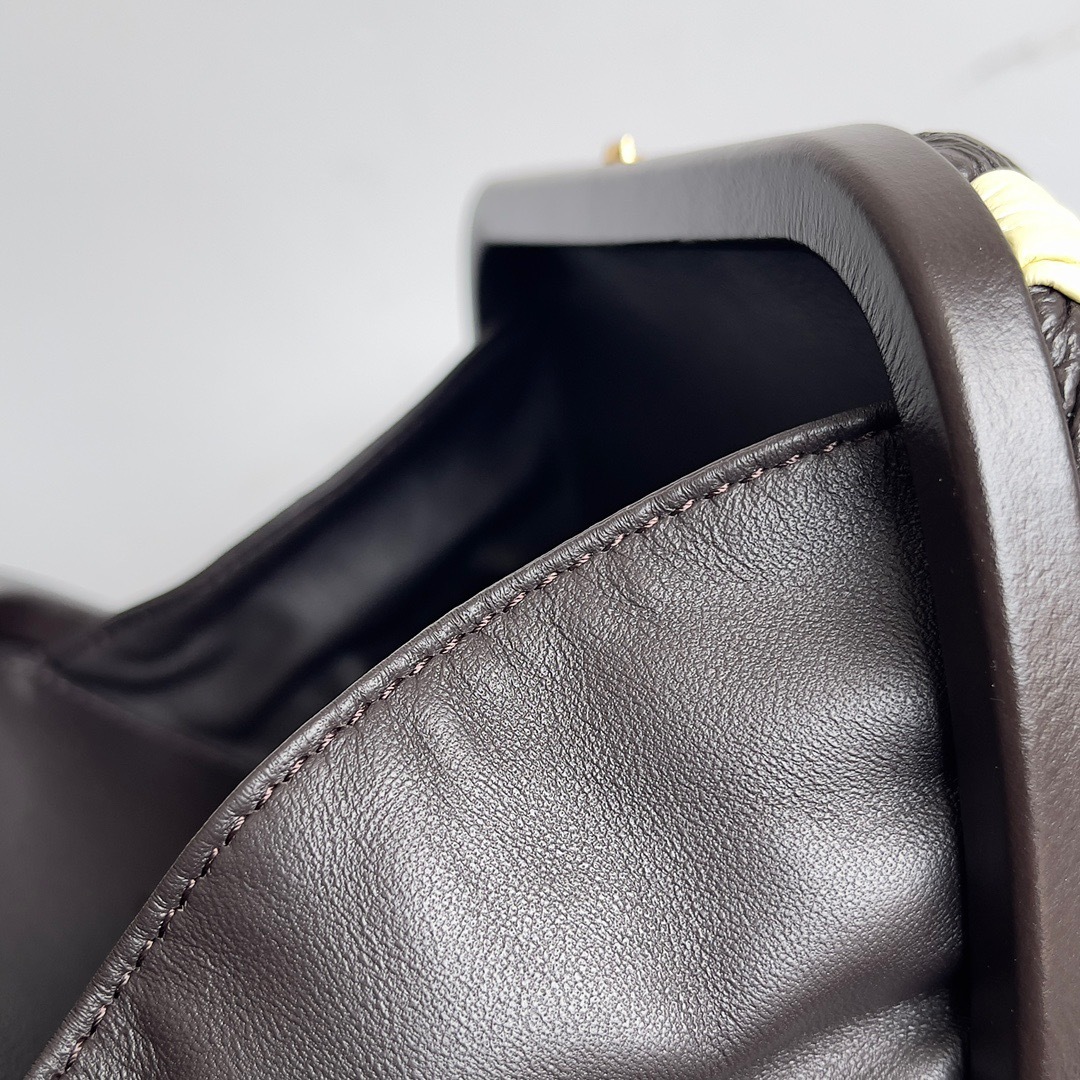 ボッテガ・ヴェネタ「Bottega Veneta」Knot イブニングバッグ クラシックリターン