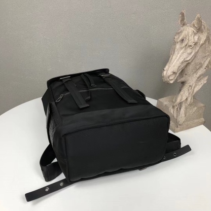 ボッテガ・ヴェネタ「Bottega Veneta」Intrecciato メンズリュックサック