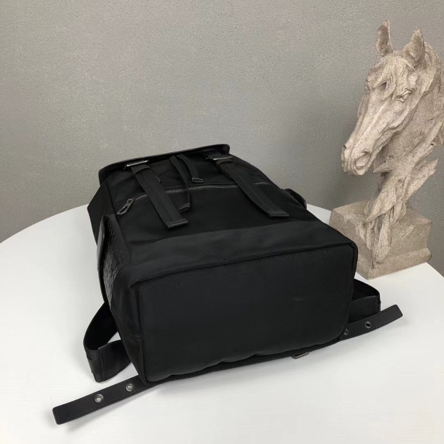 ボッテガ・ヴェネタ「Bottega Veneta」Intrecciato メンズリュックサック