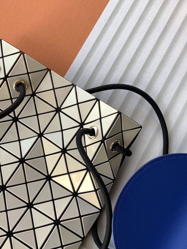 イッセイ・ミヤケ「Issey Miyake」限定 レーザー クリームイエロー ミニ バケットバッグ