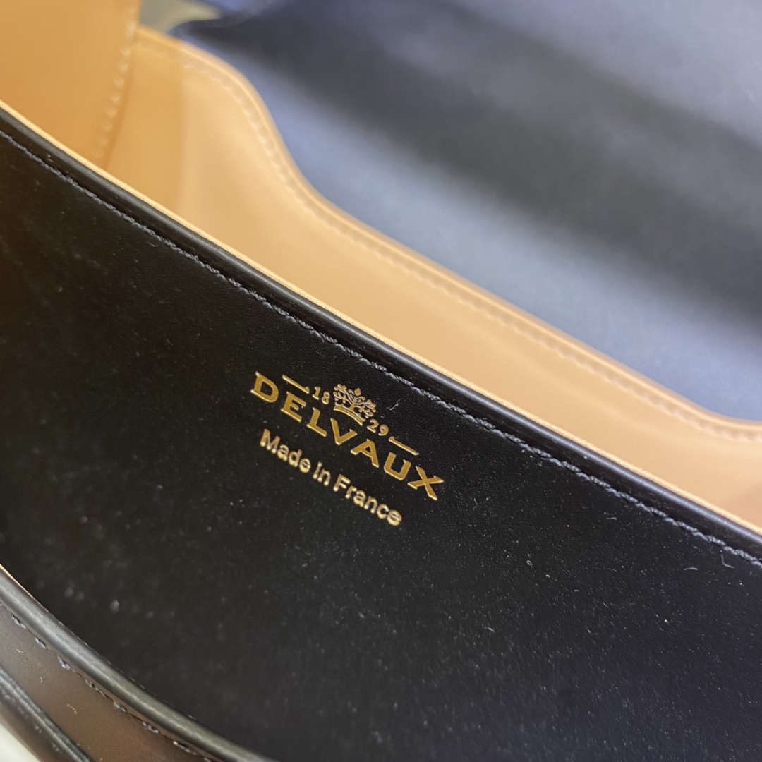 デルヴォー「Delvaux」P1100 ショルダーバッグ