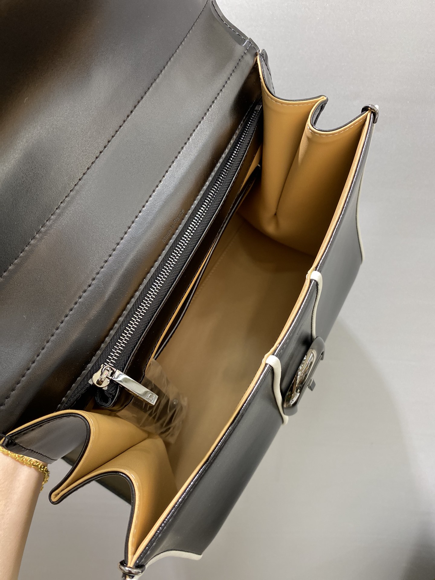 デルヴォー「Delvaux」Brillant シリーズ ハンドバッグ