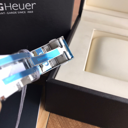 タグ・ホイヤー「TAG Heuer」アクアレーサー クォーツ メンズウォッチ 43mm
