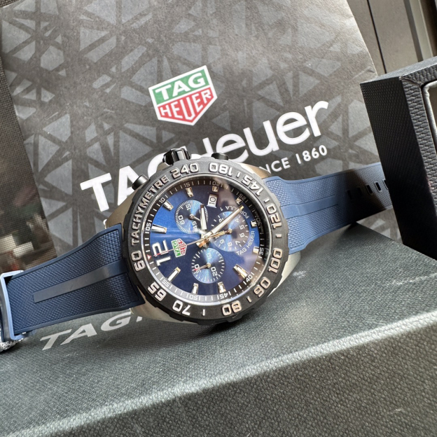 タグ・ホイヤー「TAG Heuer」フォーミュラ1 クォーツ メンズウォッチ 43mm