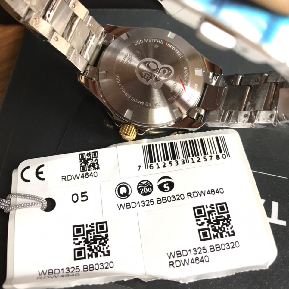 タグ・ホイヤー「TAG Heuer」アクアレーサー レディース クォーツ 腕時計32mm