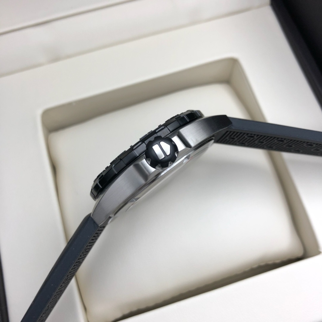 タグ・ホイヤー「TAG Heuer」カレラオートマティック ユニセックス 腕時計41mm
