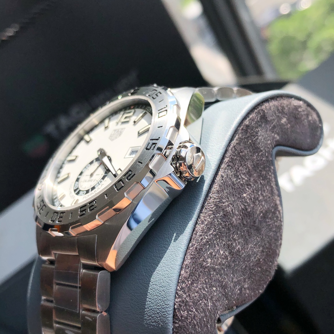 タグ・ホイヤー「TAG Heuer」カレラ ヒューアークロノグラフ スチールブレスレット 腕時計43mm