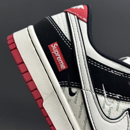 「コラボモデル」Supreme x Nike SB Dunk Low スニーカー