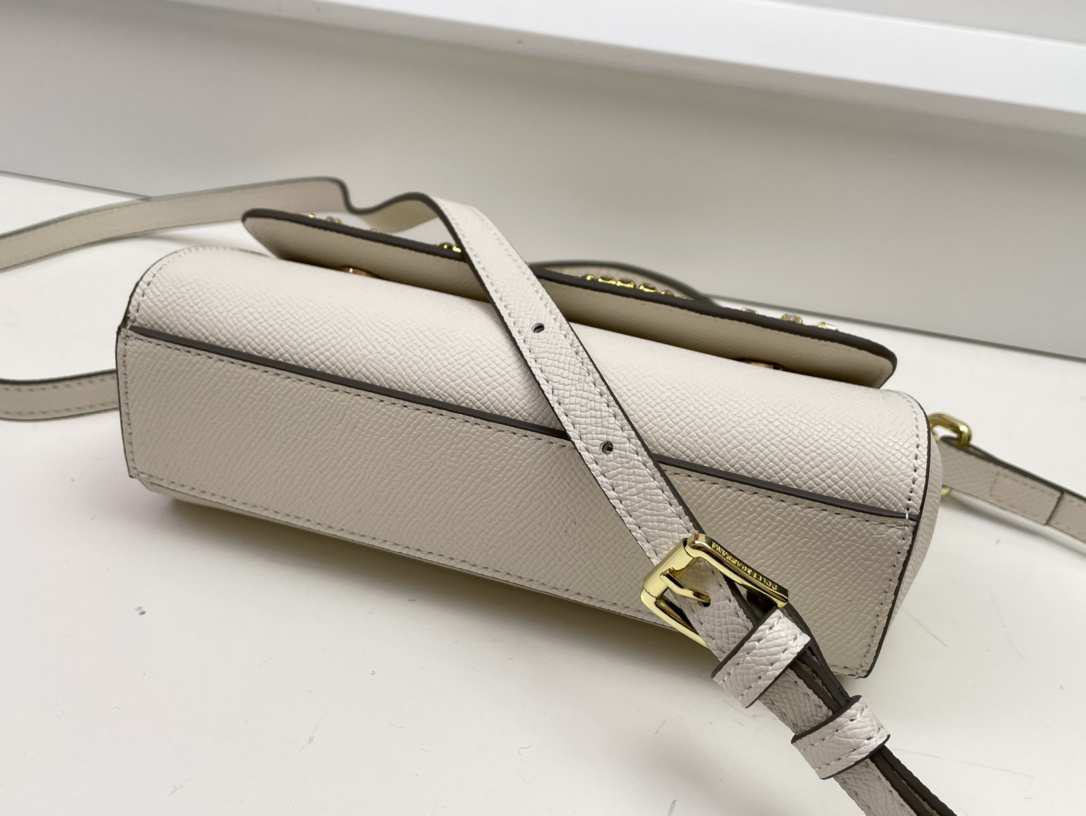 ドルチェ・アンド・ガッバーナ「D&G」クリスタルエンベリッシュド ミニバッグ