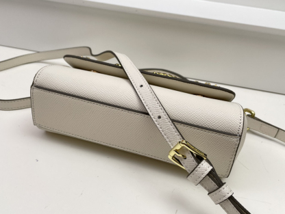 ドルチェ・アンド・ガッバーナ「D&G」クリスタルエンベリッシュド ミニバッグ