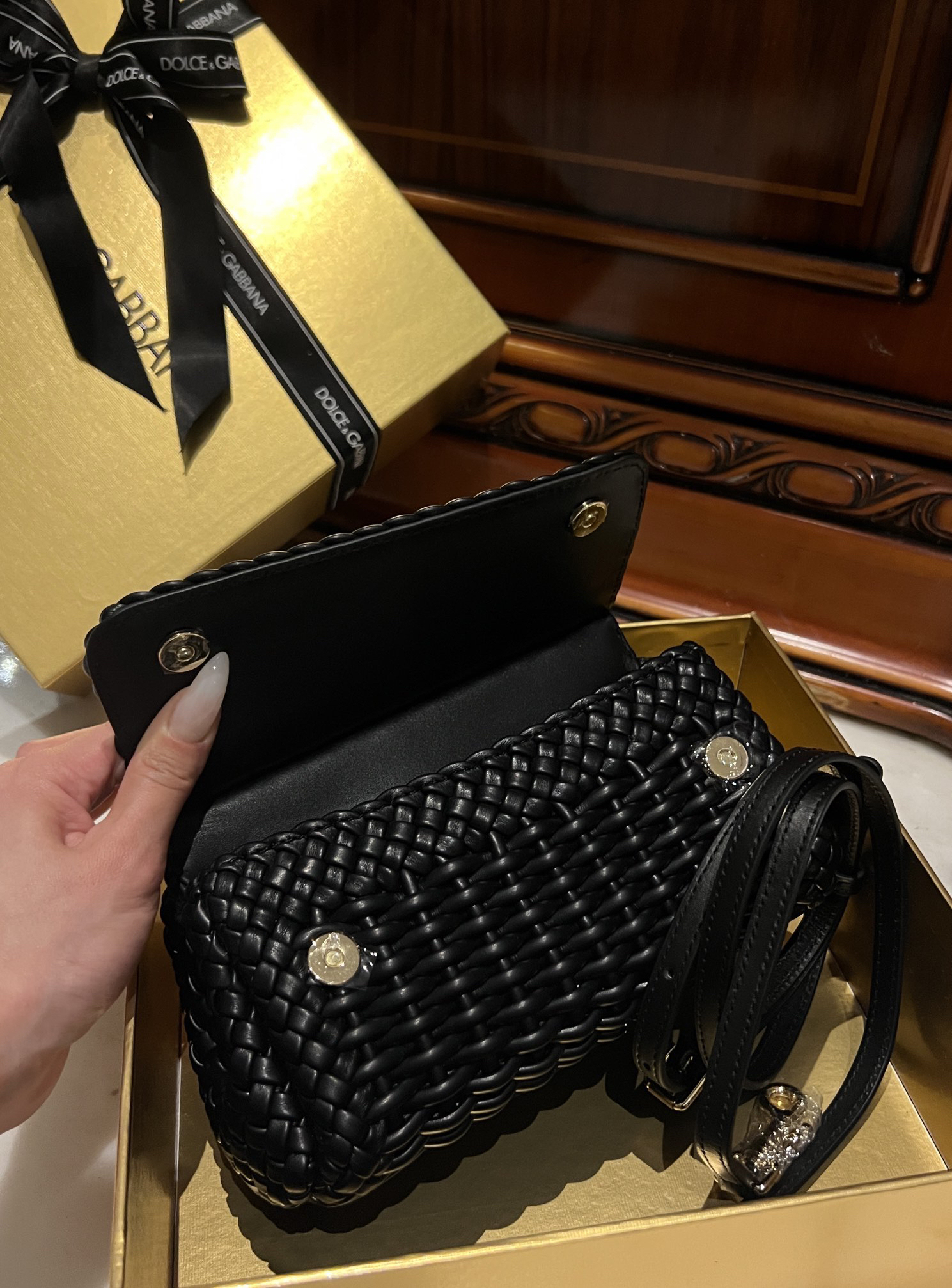 ドルチェ・アンド・ガッバーナ「D&G」コンパクト ロゴ ショルダーバッグ