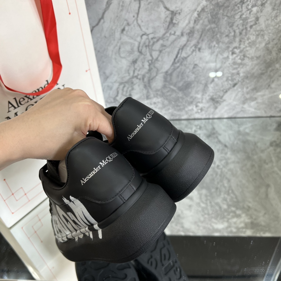 アレキサンダー・マックイーン［Alexander McQueen］Oversized Sneaker "Silk-Gloss Leather" スニーカー