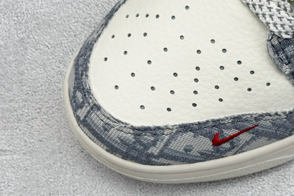 「コラボモデル」Dior x Nike SB Dunk Low "White Ink Blue" スニーカー