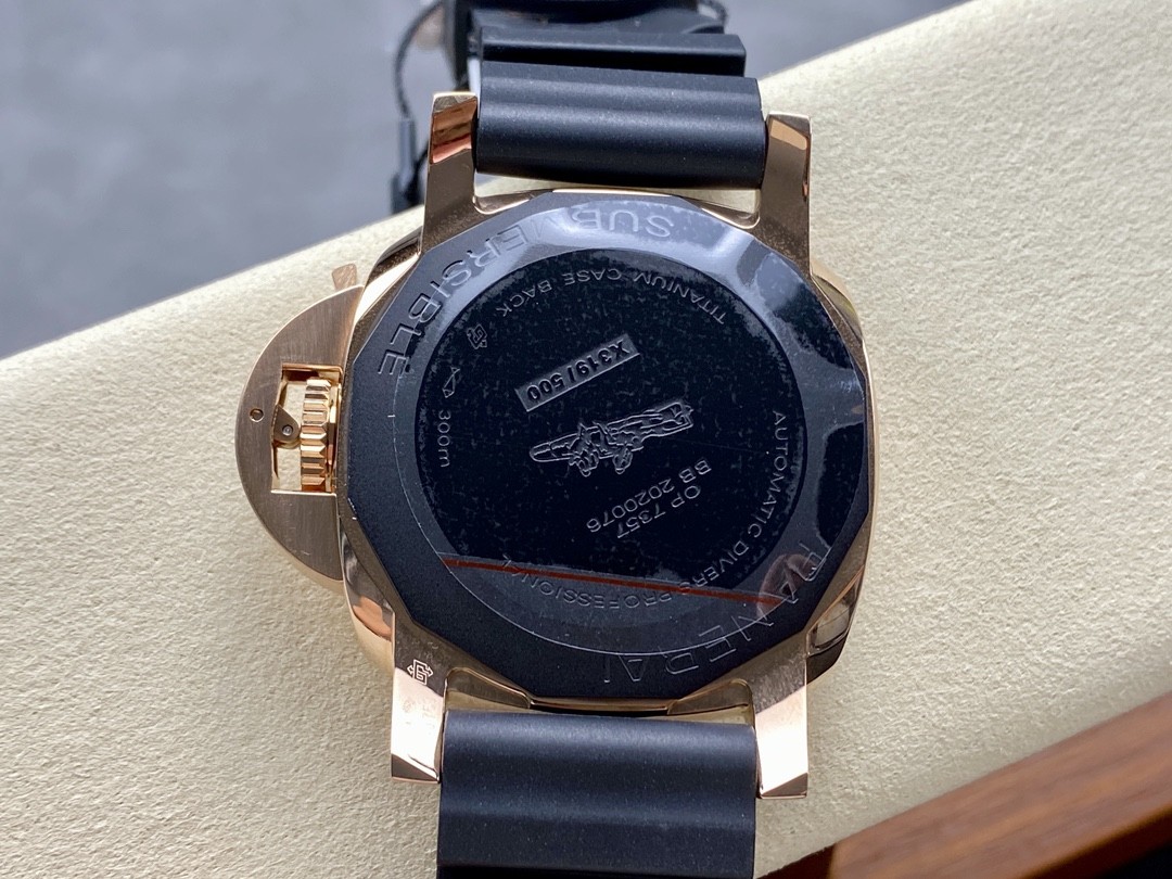 パネライ「Panerai」サブマーシブル ゴールドテック44MM/42MM
