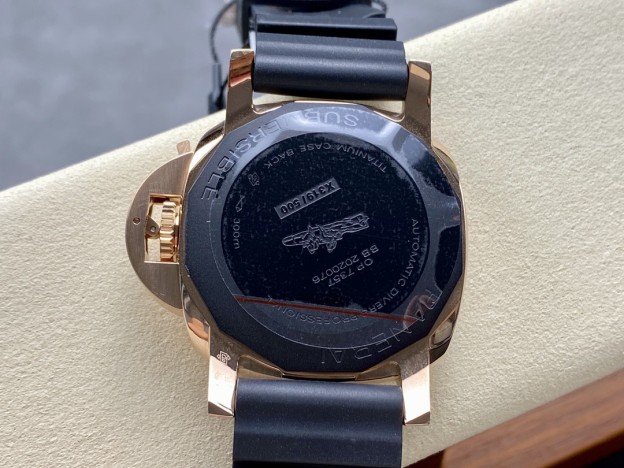 パネライ「Panerai」サブマーシブル ゴールドテック44MM/42MM