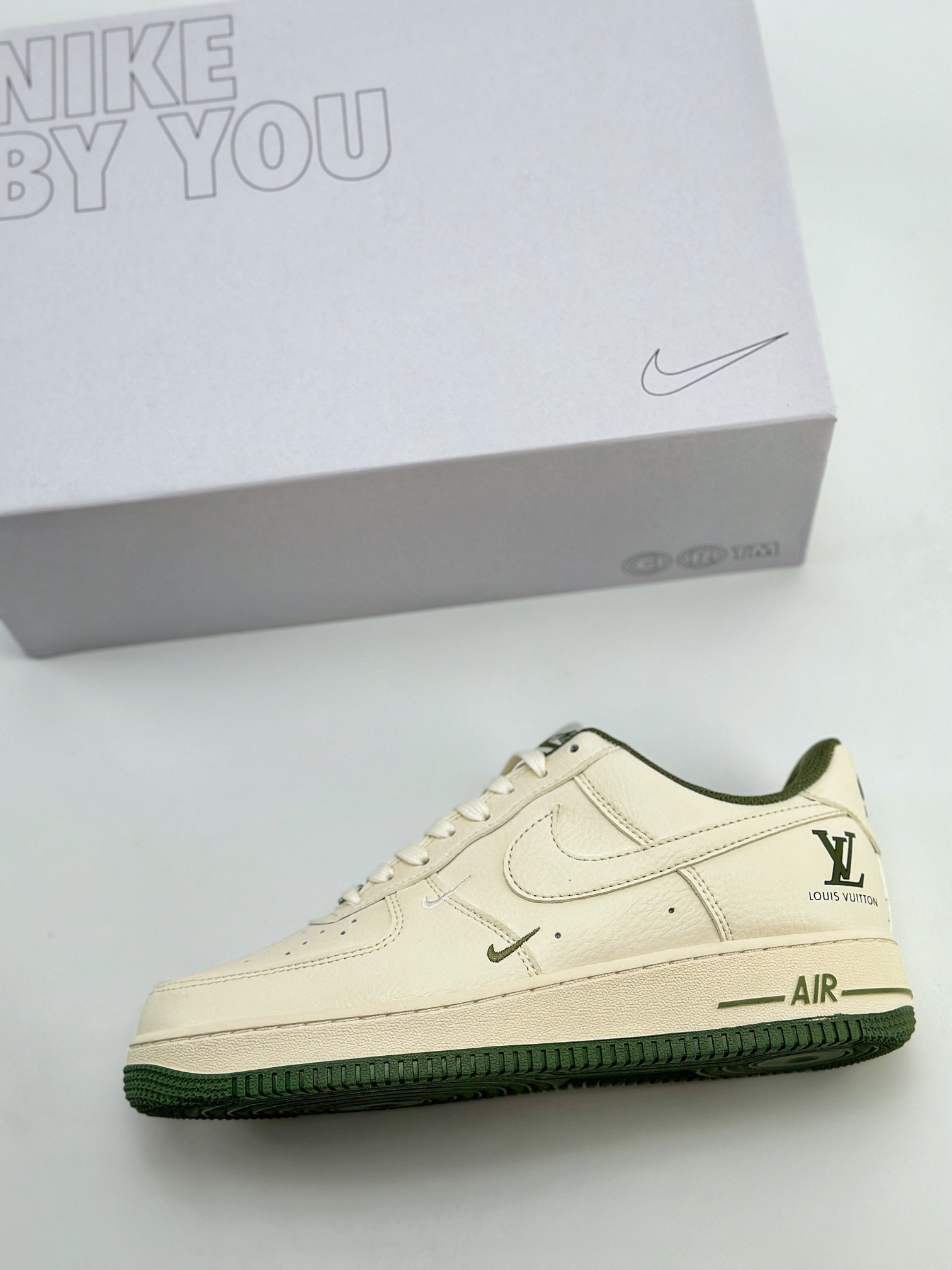 「コラボモデル」Louis Vuitton x Nike Air Force 1 Low スニーカー