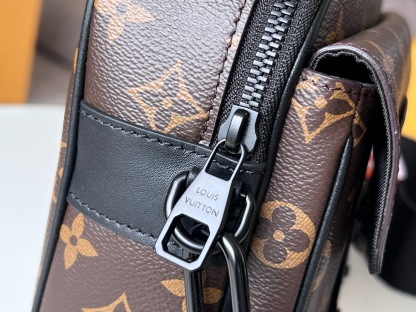 LOUIS VUITTONSロックメッセンジャーバッグm45806