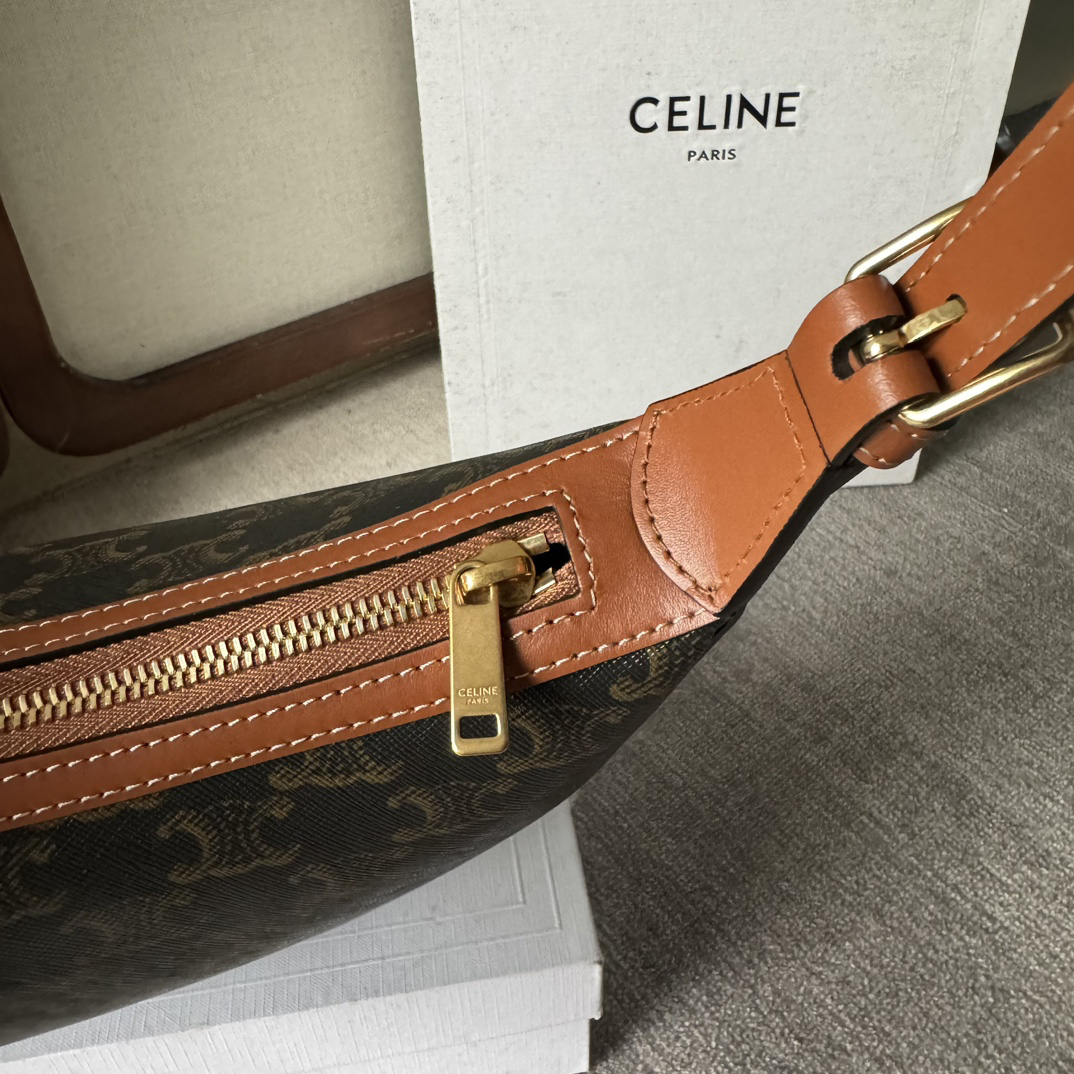 セリーヌ「Celine」エロイーズ・トリアンフ スモールレザーショルダーバッグ