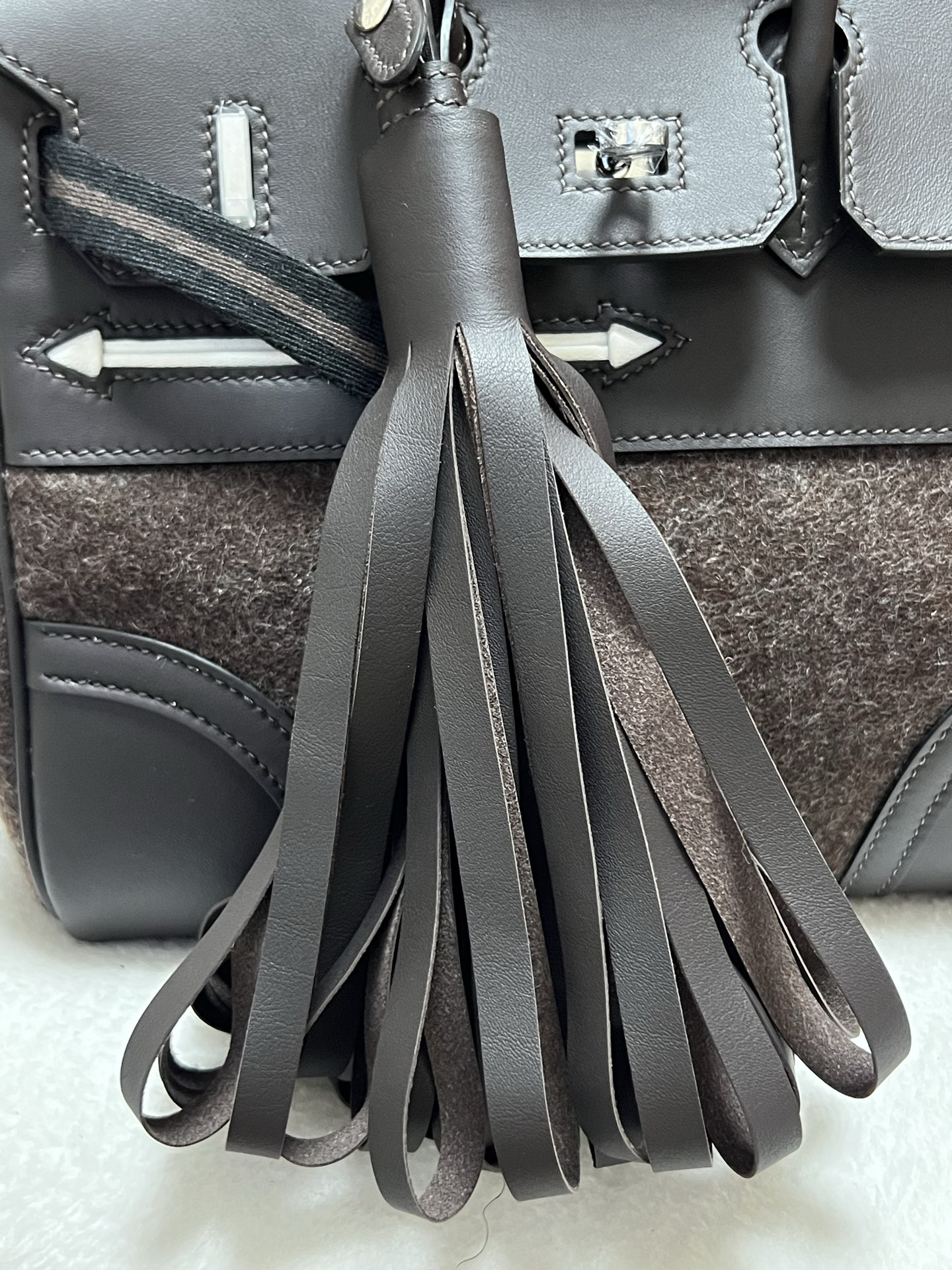 エルメス「Hermès」ウッド（烏木色）スウィフトレザー＆フェルト シルバーハードウェア バッグ