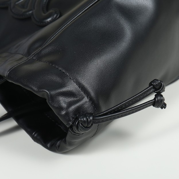 セリーヌ「Celine」トリアンンフ スムースレザー ドローストリングバッグ