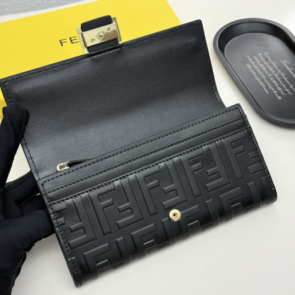 フェンディ「Fendi」マルチファンクション ロング財布
