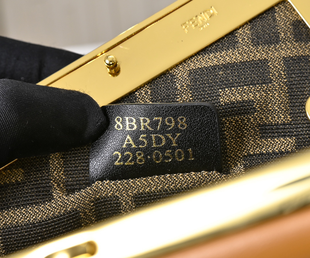 フェンディ「Fendi」 First ハンドバッグ