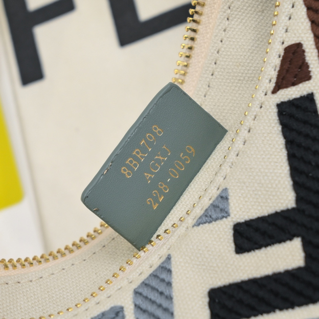 フェンディ「Fendi」Fendigraphy スモール ホボバッグ