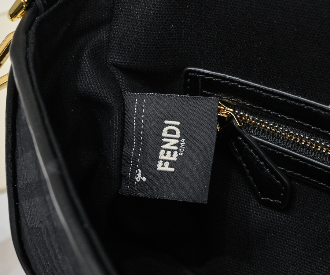 フェンディ「Fendi」Baguette FFエンブロイダリー ショルダーバッグ
