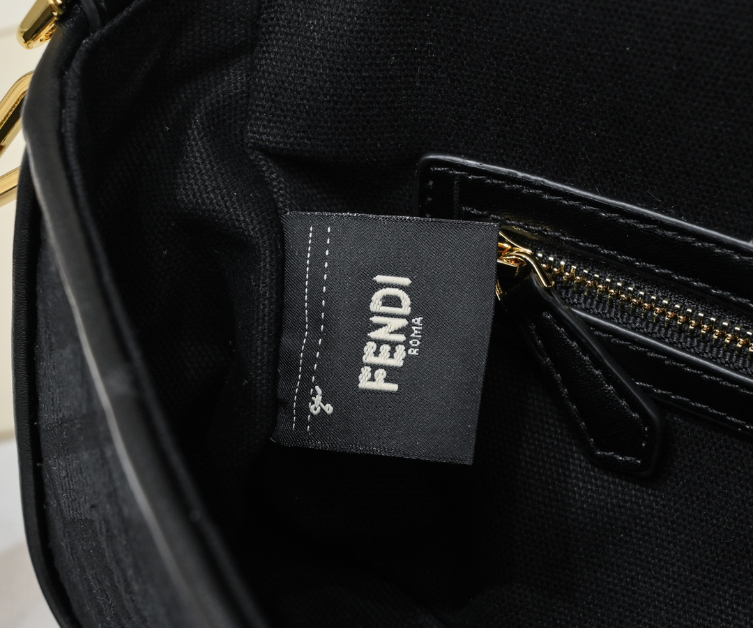 フェンディ「Fendi」Baguette FFエンブロイダリー ショルダーバッグ