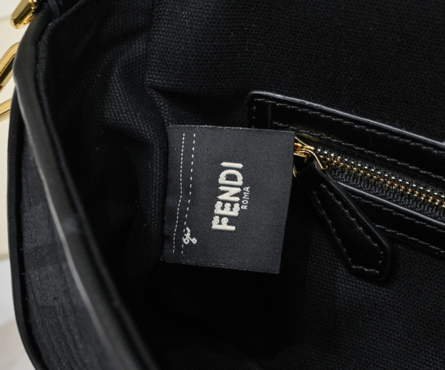 フェンディ「Fendi」Baguette FFエンブロイダリー ショルダーバッグ