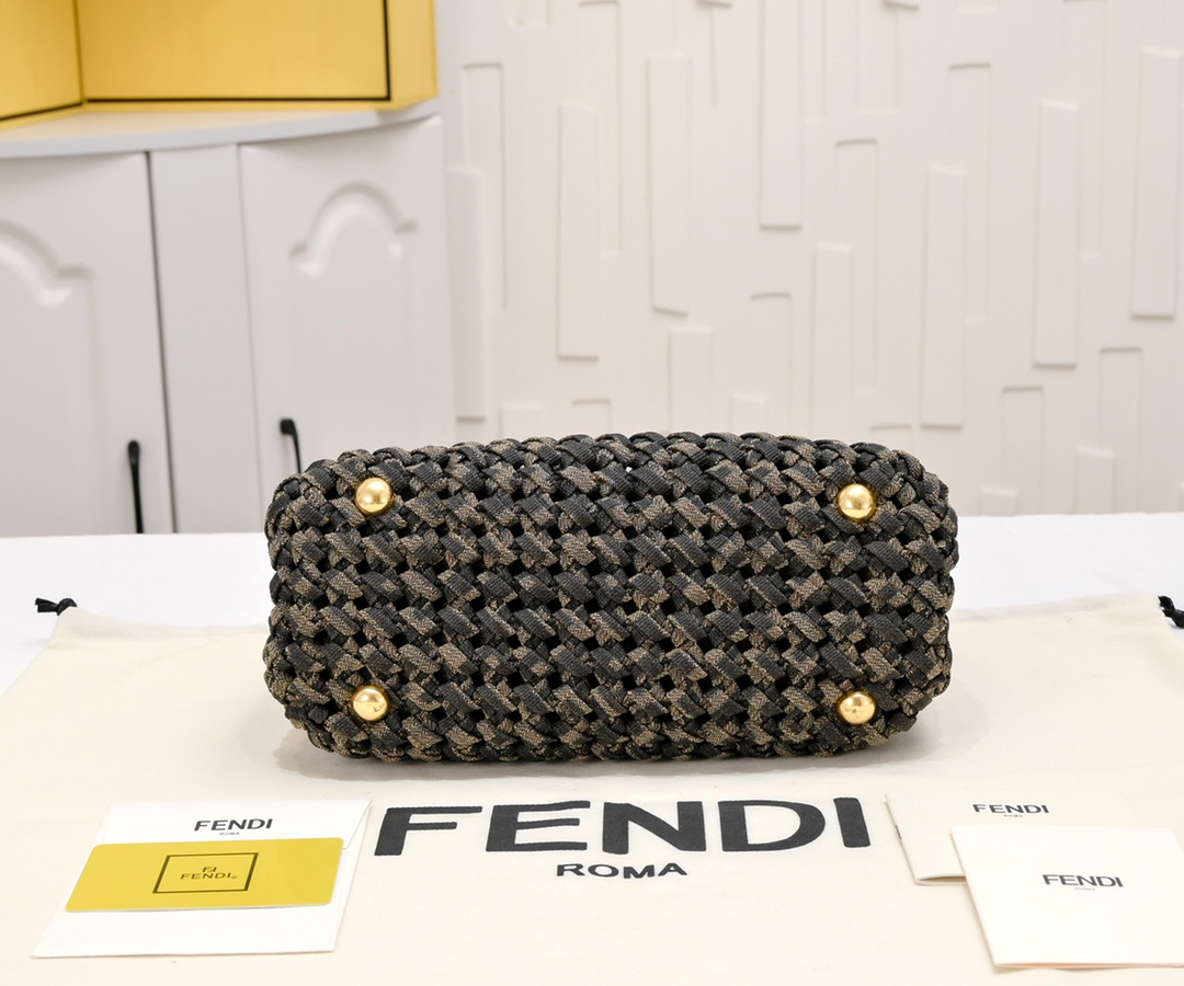 フェンディ「Fendi」Peekaboo ISeeU ミニ ショルダーバッグ