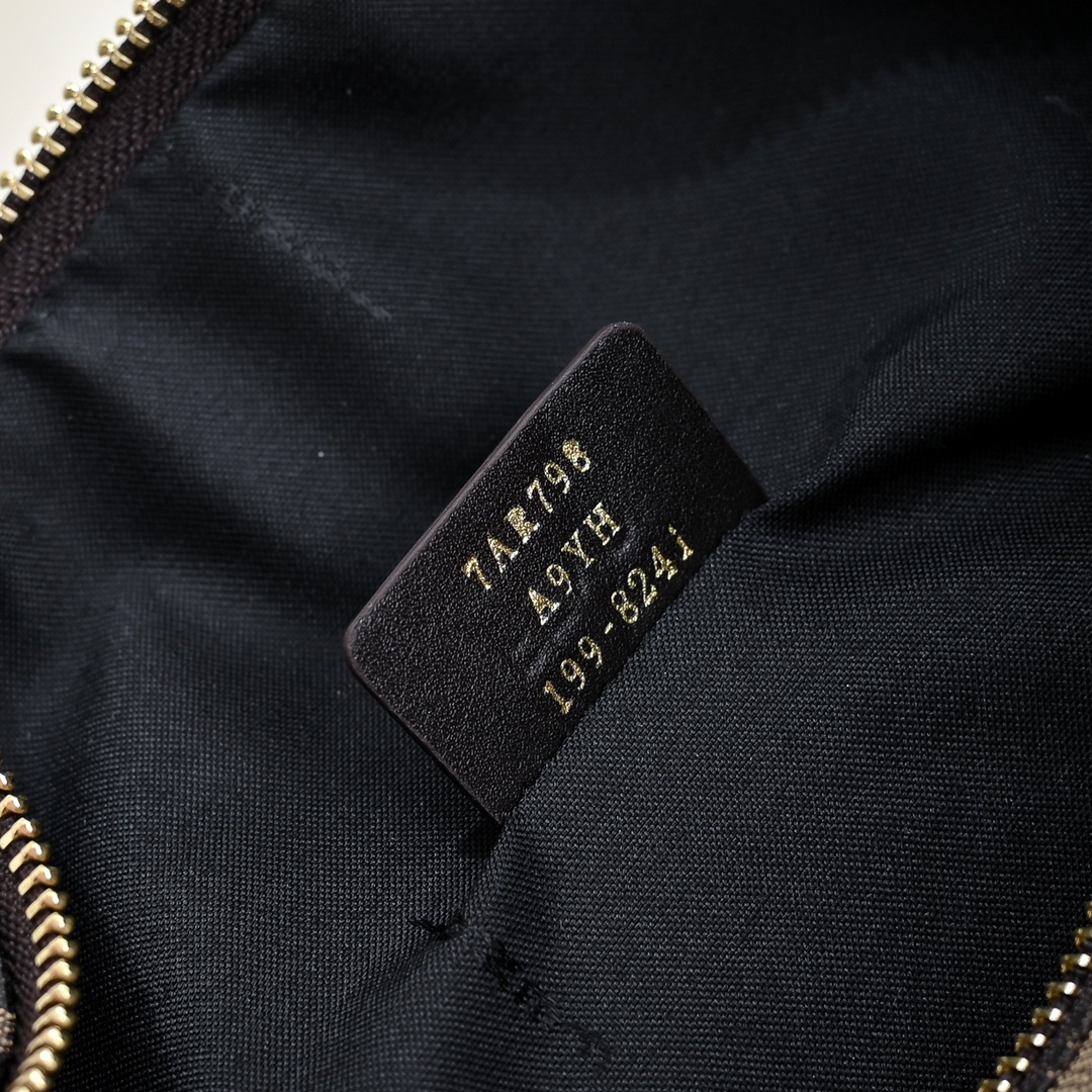 フェンディ「Fendi」ピローバッグ ショルダーバッグ