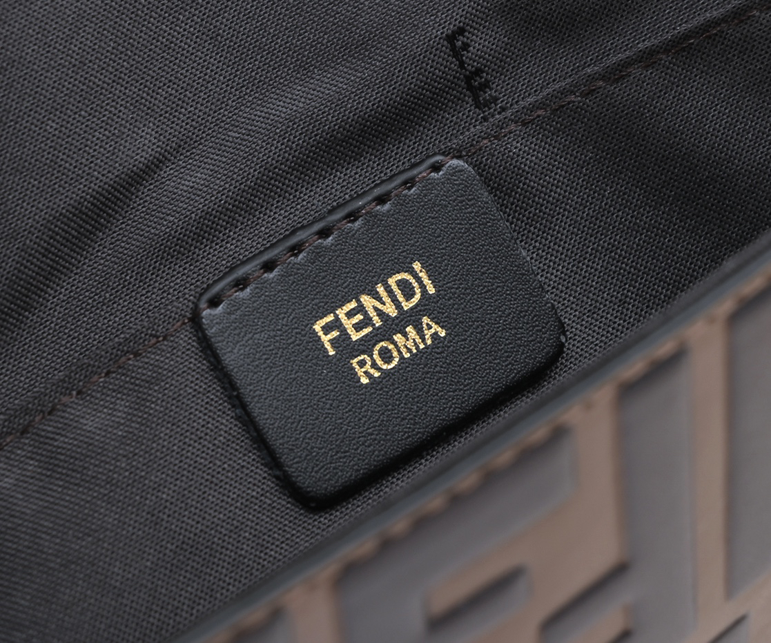 フェンディ「Fendi」FFモノグラム ミニ チェーンショルダーバッグ