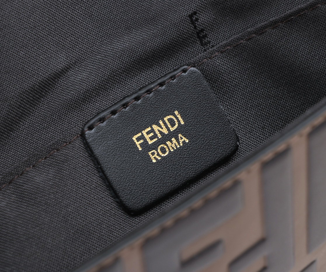フェンディ「Fendi」FFモノグラム ミニ チェーンショルダーバッグ