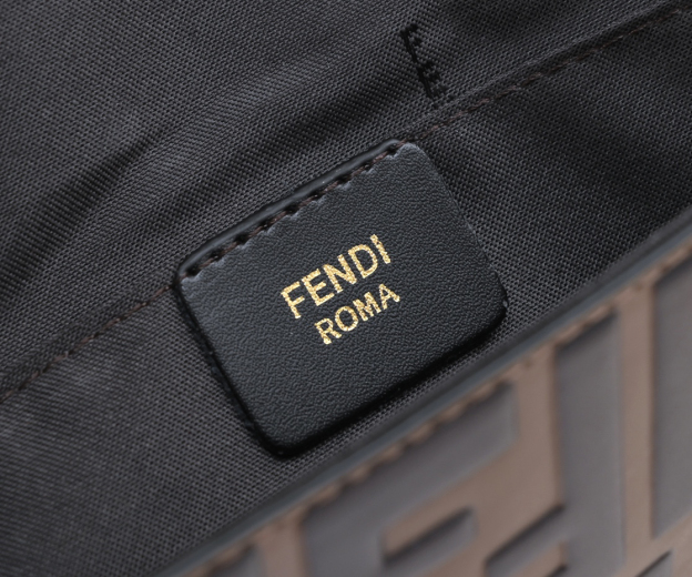 フェンディ「Fendi」FFモノグラム ミニ チェーンショルダーバッグ