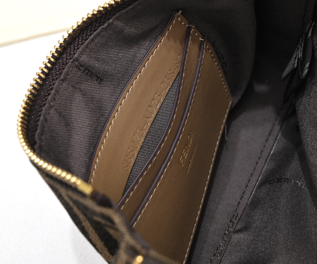 フェンディ「Fendi」Baguette FFジャカード ミニ ショルダーバッグ