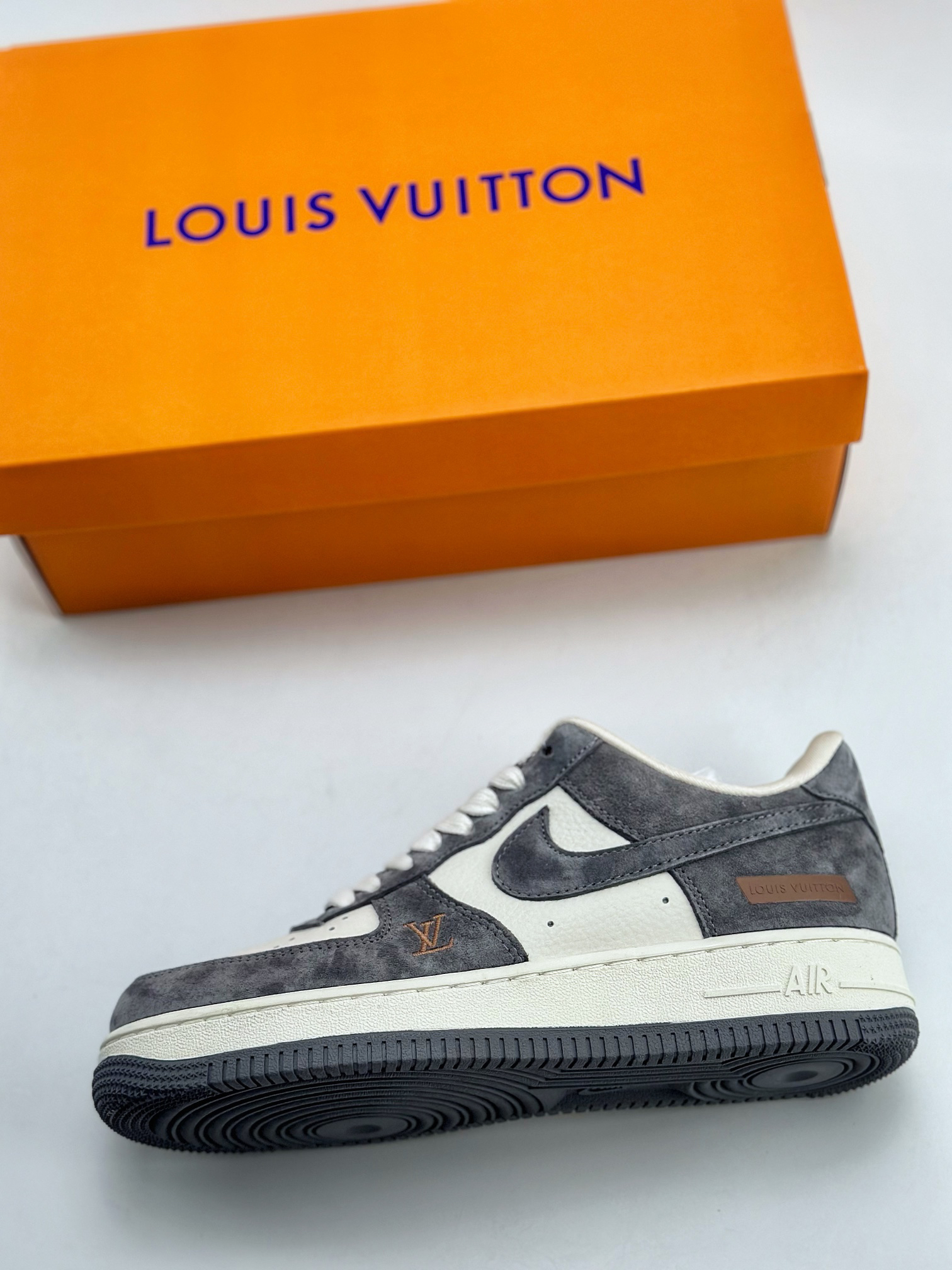 「コラボモデル」Louis Vuitton x Nike Air Force 1 Low スニーカー